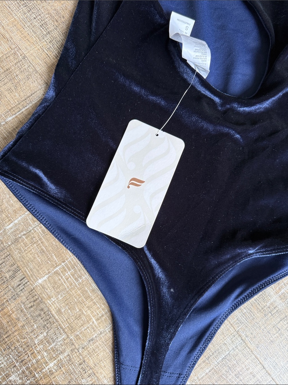 Fabletics One-Shoulder Velvet Bodysuit Navy NWT Sz S - Picture 5 of 5